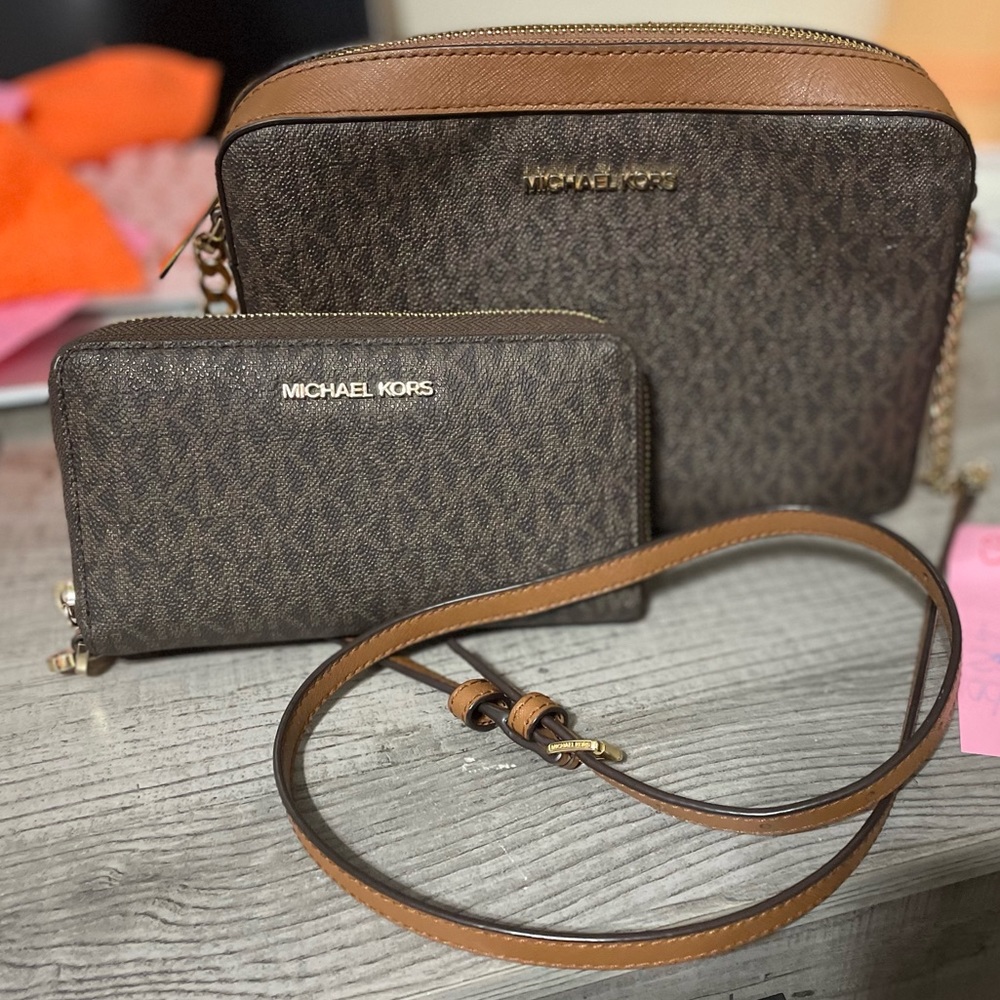 Practically New Michael Kors Matching Cross Body/… - image 1